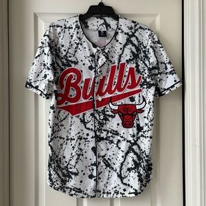 Men’s Chicago Bulls Button Up Jersey Medium